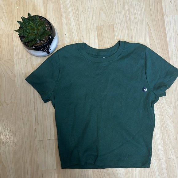 3/25 Hollister Baby Tee - Picture 2 of 4